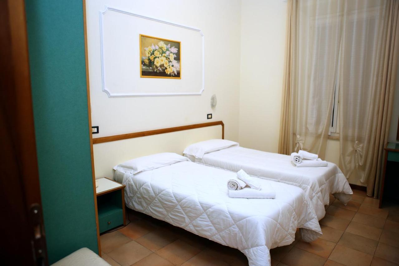 Hotel La Torre Rimini Kültér fotó