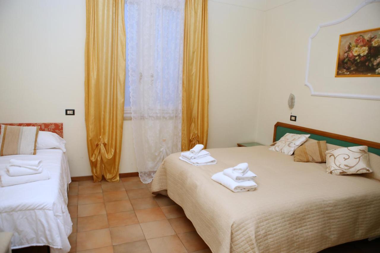 Hotel La Torre Rimini Kültér fotó