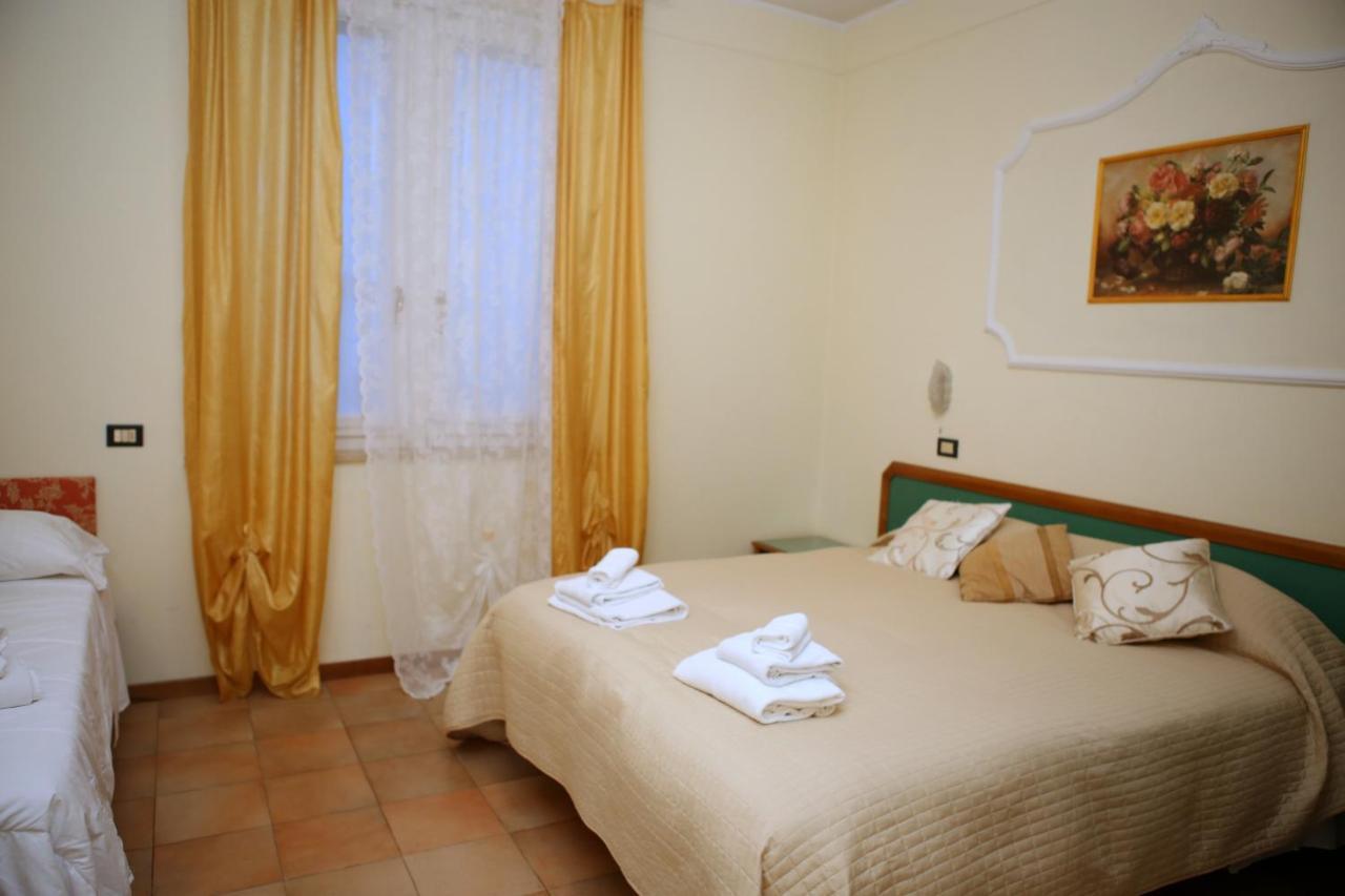 Hotel La Torre Rimini Kültér fotó