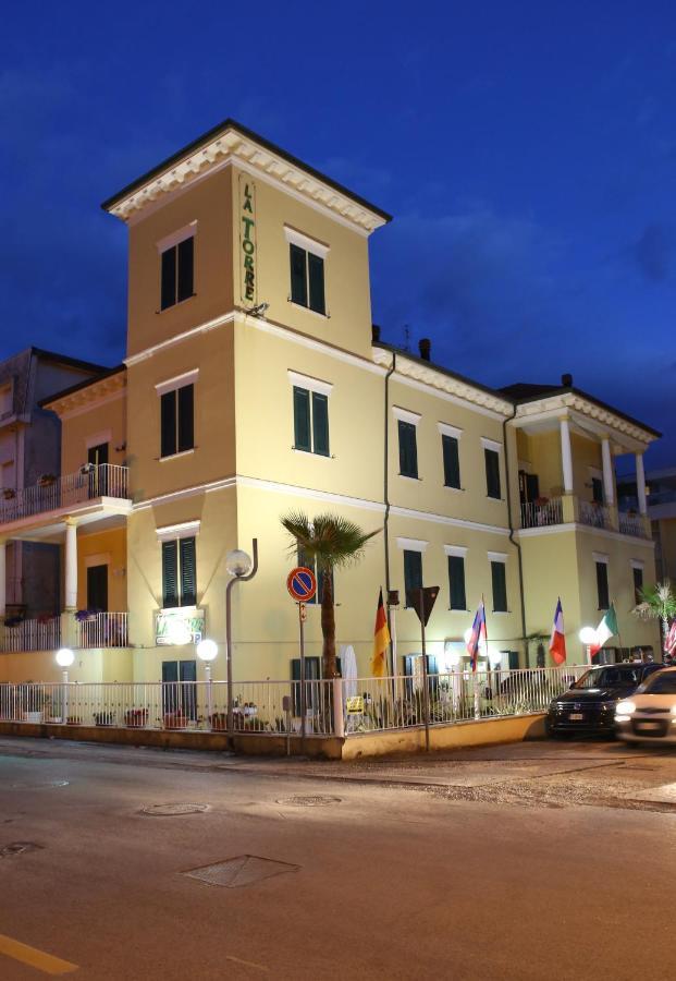 Hotel La Torre Rimini Kültér fotó