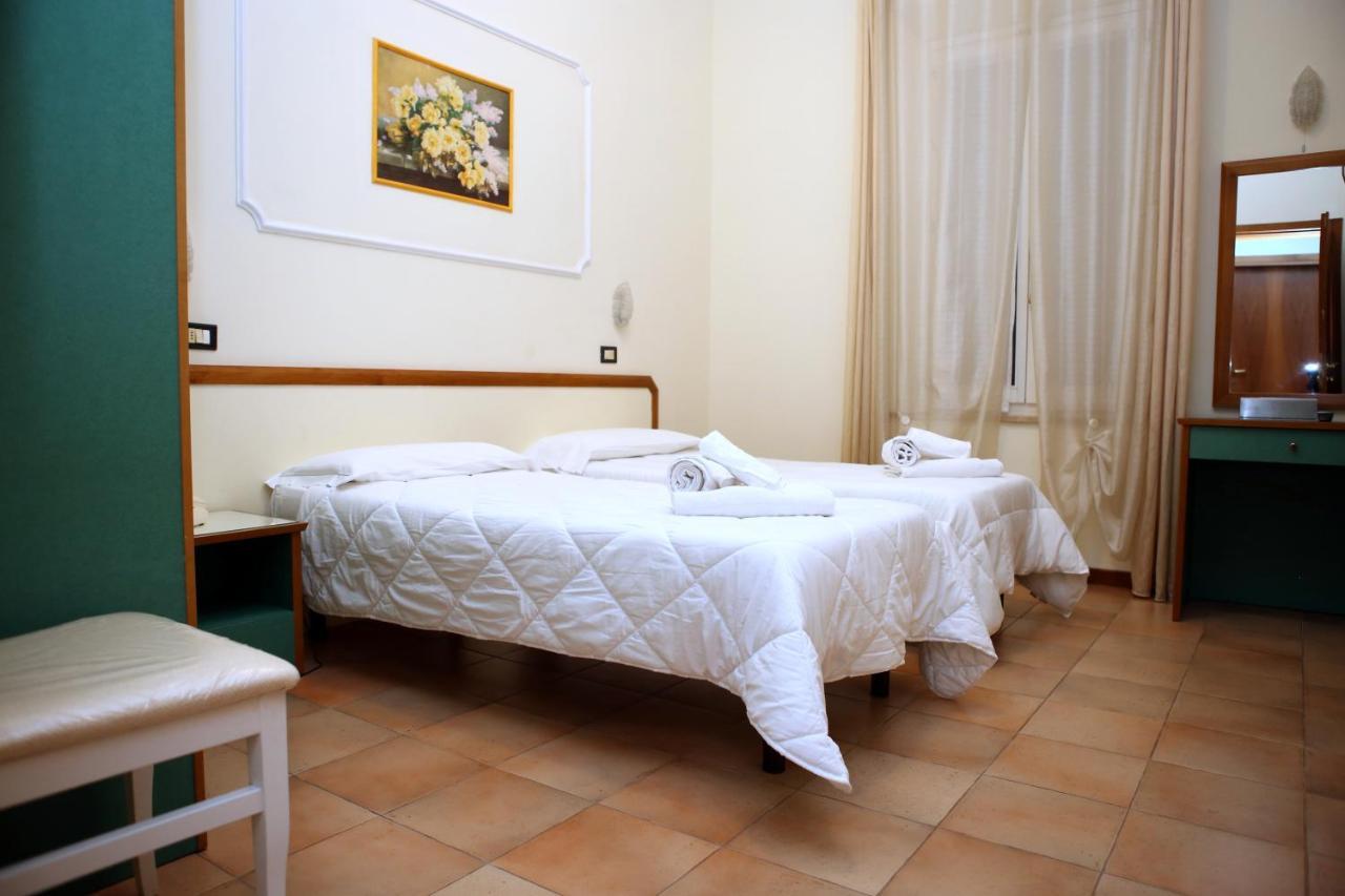 Hotel La Torre Rimini Kültér fotó